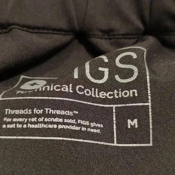 Figs men's black scrub set (large top/medium bottoms) - Picture 16 of 16